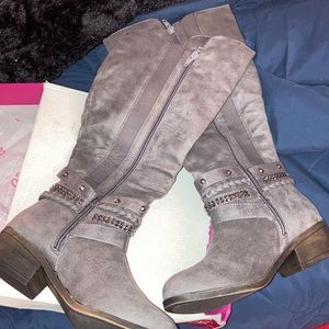 NIB So RedPoll Style size 6 Grey boots